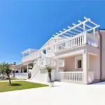 Apartamento Mit Jacuzzi In Mit Parkplatz By Interhome