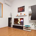 Apartamento Mit Jacuzzi In Mit Parkplatz By Interhome Ližnjan