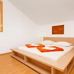 Mit Jacuzzi In Mit Parkplatz By Interhome Apartamento *