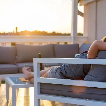 Mit Jacuzzi In Mit Parkplatz By Interhome Ližnjan