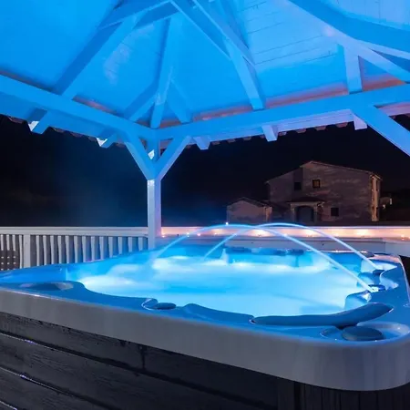 Mit Jacuzzi In Mit Parkplatz By Interhome Apartmán