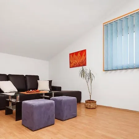Apartmán Mit Jacuzzi In Mit Parkplatz By Interhome *