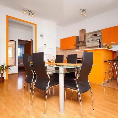 Mit Jacuzzi In Mit Parkplatz By Interhome Apartmán Ližnjan