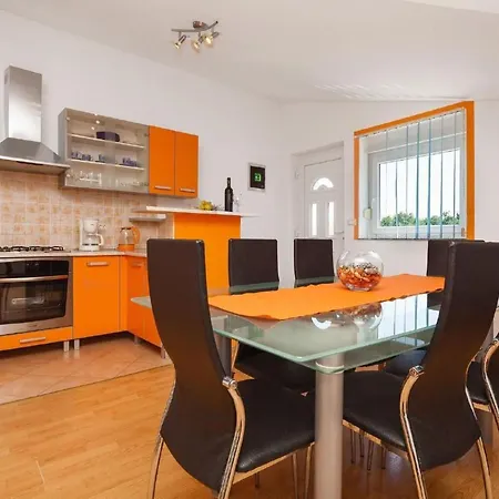 Mit Jacuzzi In Mit Parkplatz By Interhome Apartmán Ližnjan