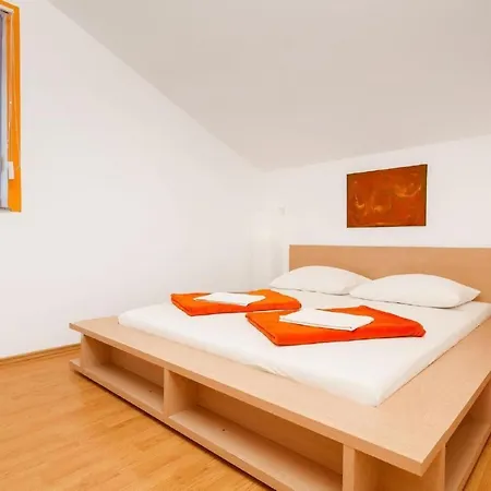 Mit Jacuzzi In Mit Parkplatz By Interhome Apartmán *