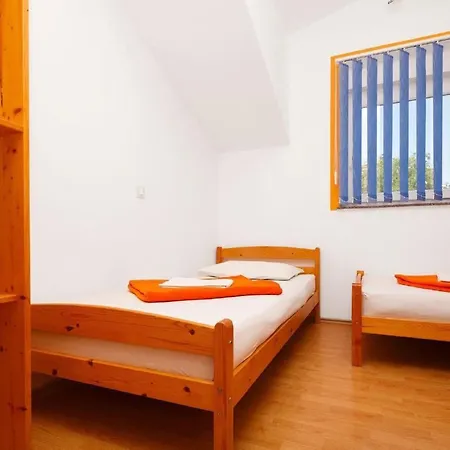 Apartmán Mit Jacuzzi In Mit Parkplatz By Interhome