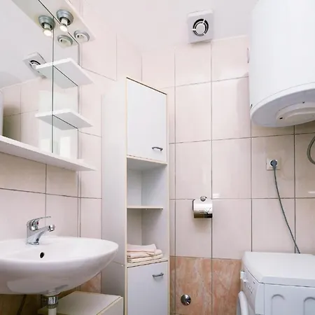 Apartmán Mit Jacuzzi In Mit Parkplatz By Interhome Ližnjan