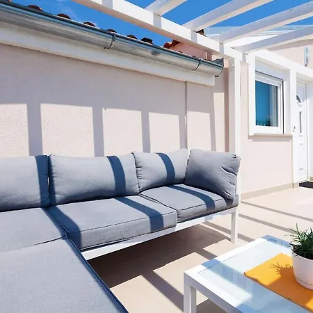 Mit Jacuzzi In Mit Parkplatz By Interhome * Ližnjan