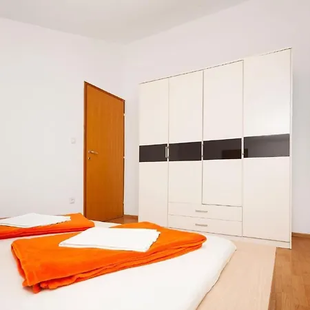 Mit Jacuzzi In Mit Parkplatz By Interhome * Ližnjan