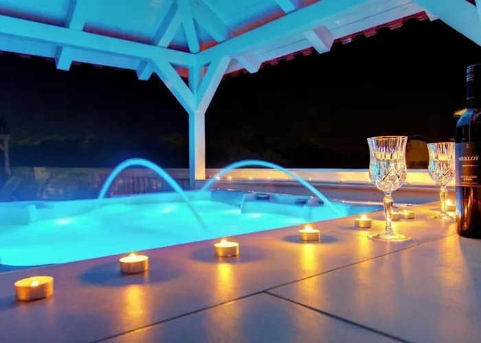 Mit Jacuzzi In Mit Parkplatz By Interhome Lejlighed Ližnjan