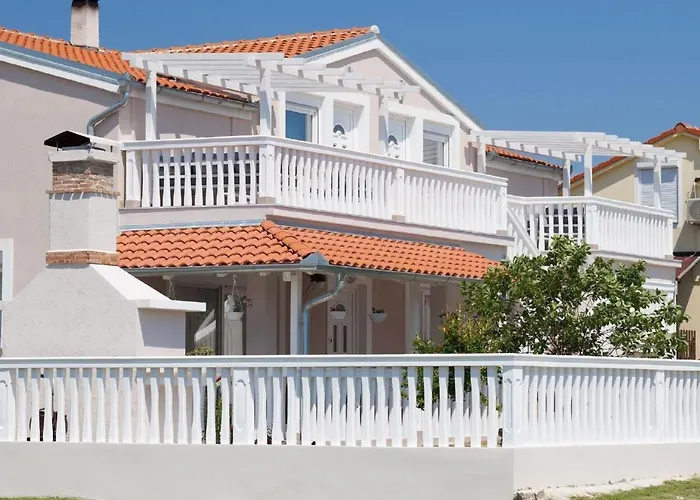 Mit Jacuzzi In Mit Parkplatz By Interhome * Ližnjan