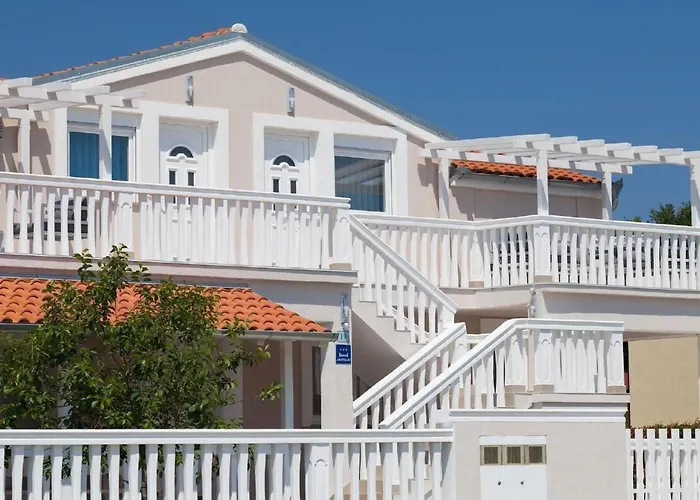 Mit Jacuzzi In Mit Parkplatz By Interhome * Ližnjan