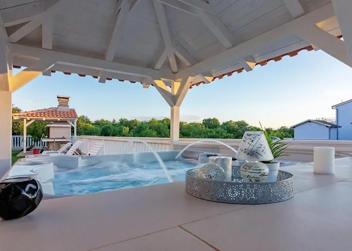 Lejlighed Mit Jacuzzi In Mit Parkplatz By Interhome Ližnjan