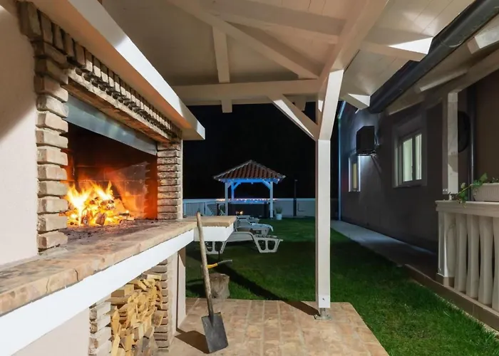 Lejlighed Mit Jacuzzi In Mit Parkplatz By Interhome Ližnjan