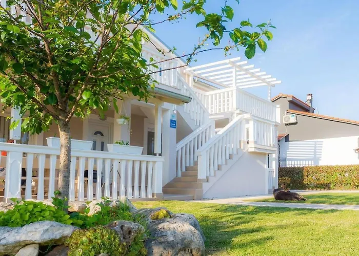 Mit Jacuzzi In Mit Parkplatz By Interhome Lejlighed *