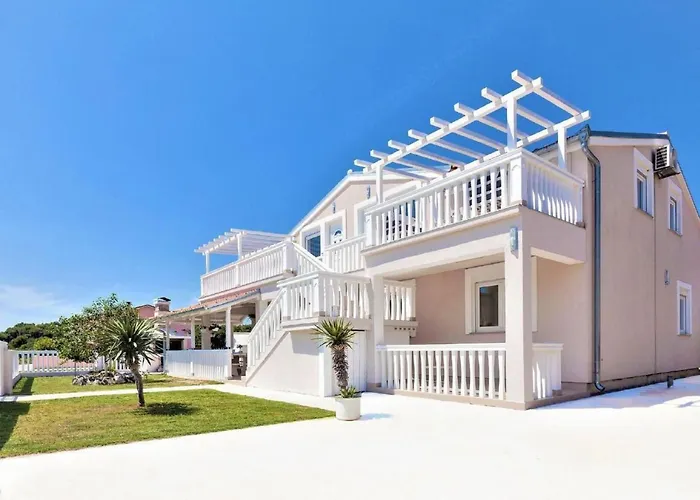 Lejlighed Mit Jacuzzi In Mit Parkplatz By Interhome