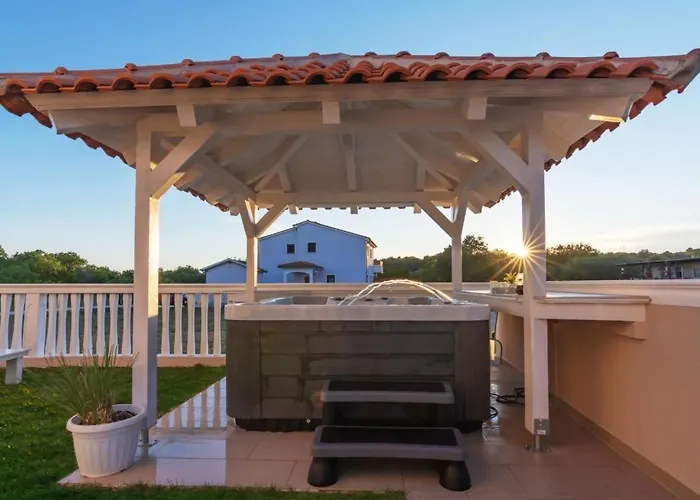 Mit Jacuzzi In Mit Parkplatz By Interhome Lejlighed *