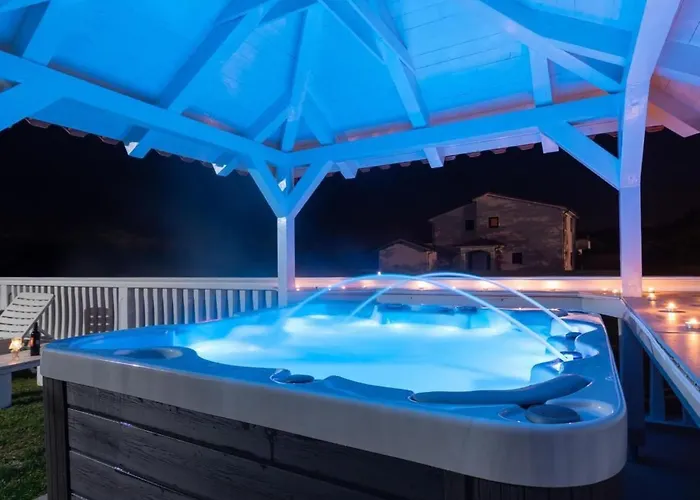 Mit Jacuzzi In Mit Parkplatz By Interhome Lejlighed