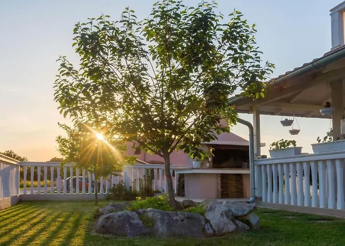 Mit Jacuzzi In Mit Parkplatz By Interhome Lejlighed