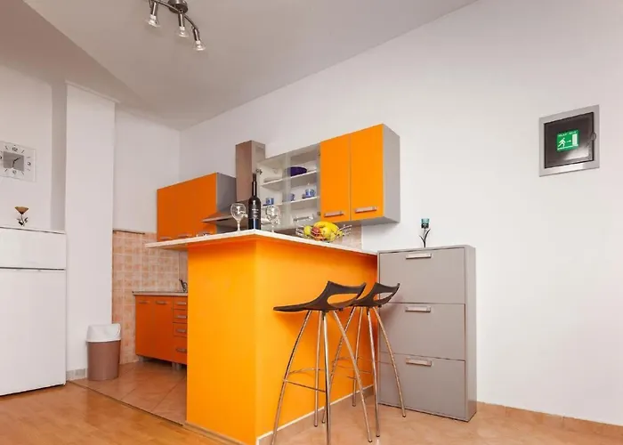 Mit Jacuzzi In Mit Parkplatz By Interhome Ližnjan