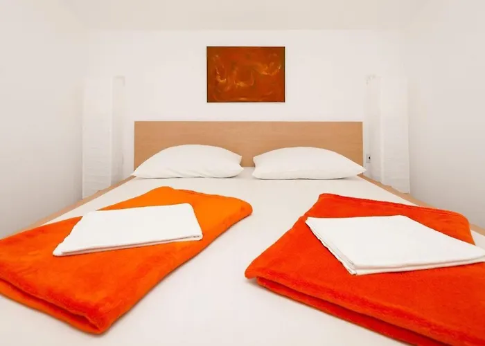 Mit Jacuzzi In Mit Parkplatz By Interhome Ližnjan