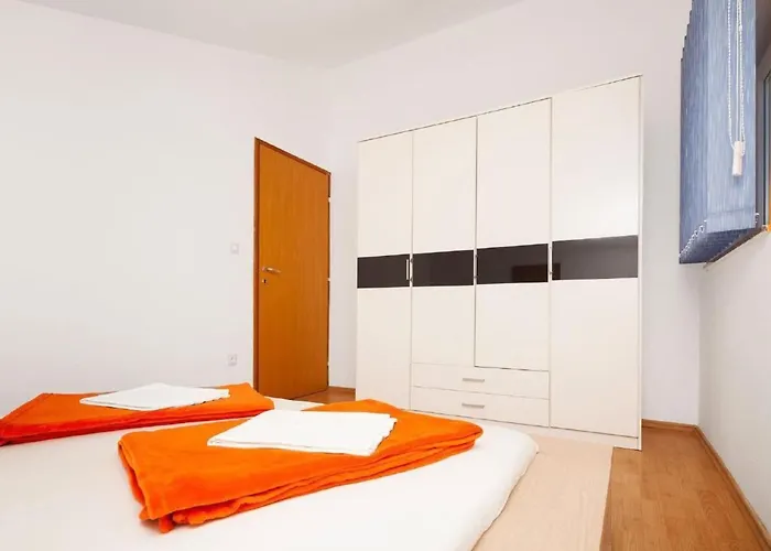 Mit Jacuzzi In Mit Parkplatz By Interhome * Ližnjan