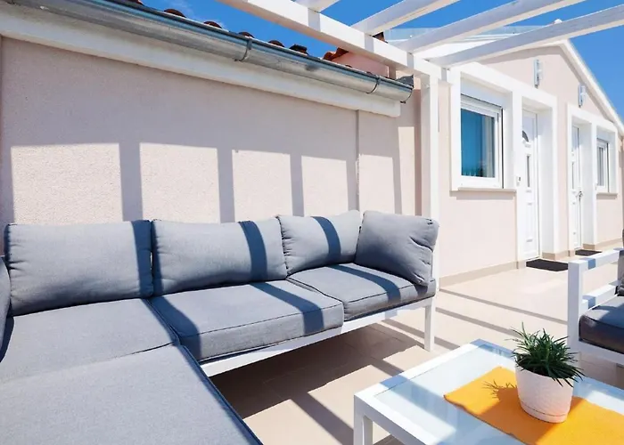 Mit Jacuzzi In Mit Parkplatz By Interhome * Ližnjan