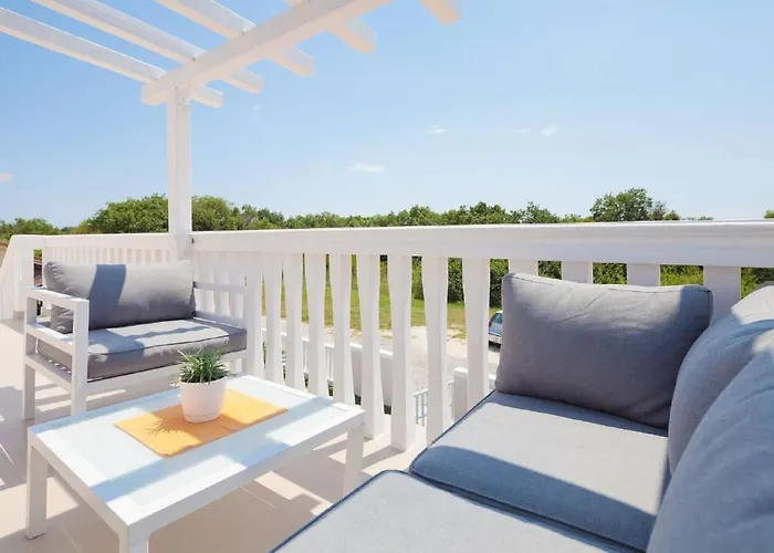 Mit Jacuzzi In Mit Parkplatz By Interhome * Ližnjan